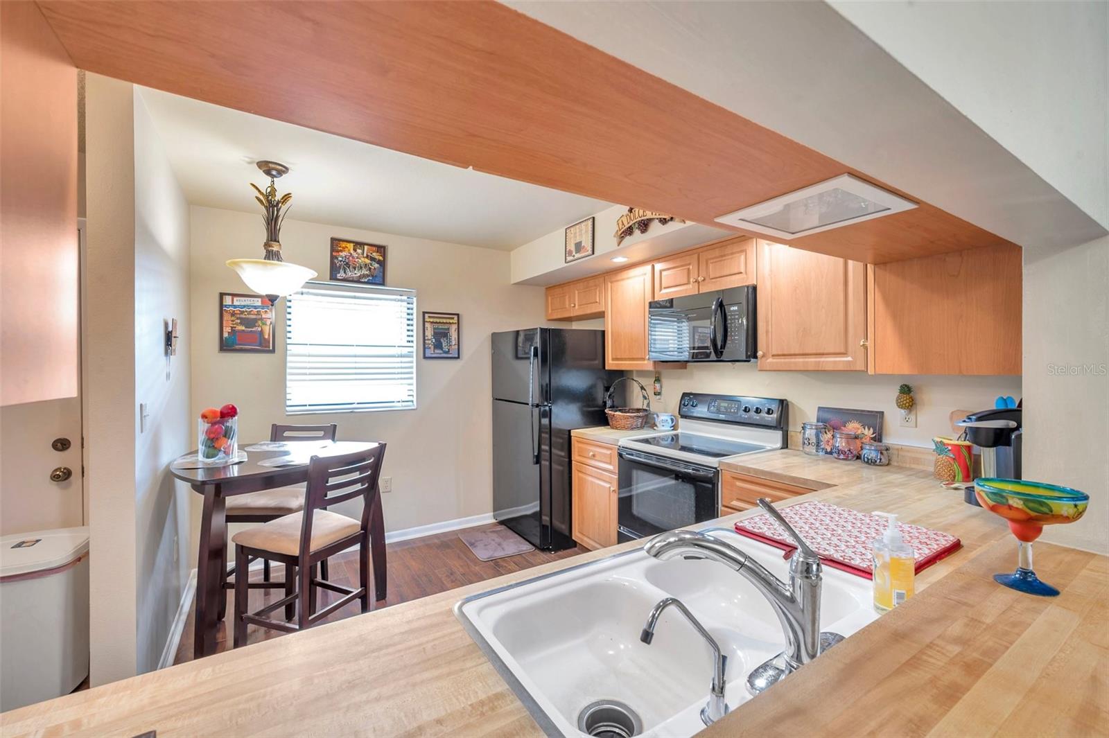 LANDINGS CONDO THE - Residential