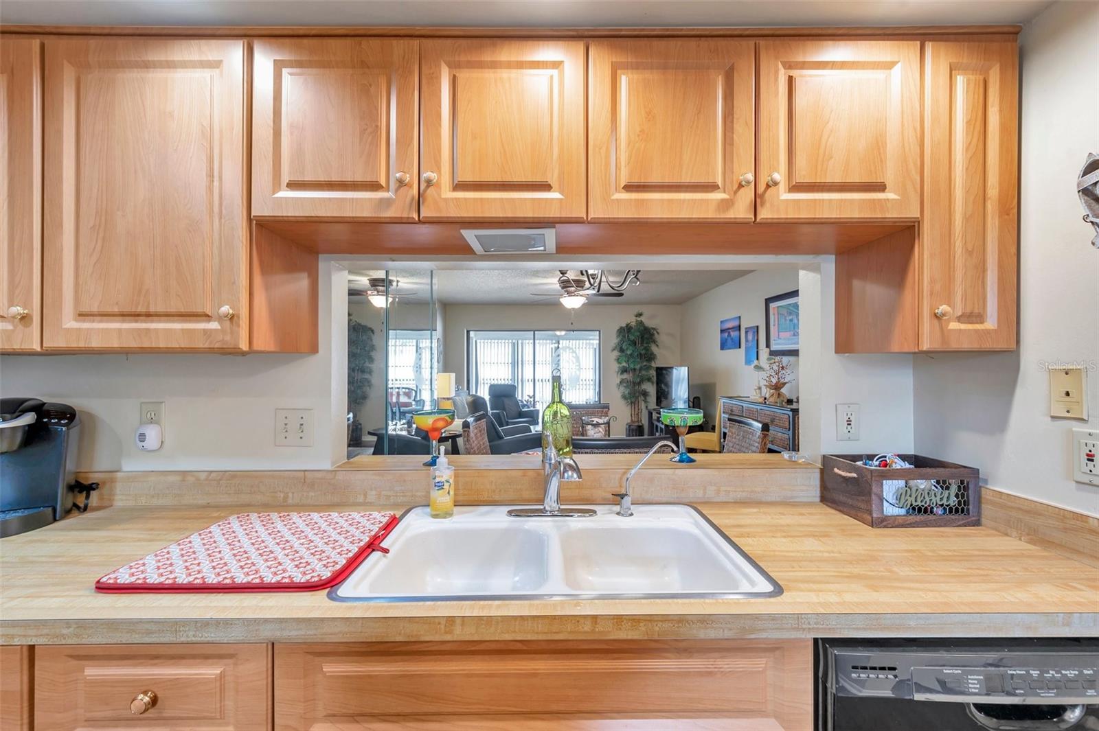 LANDINGS CONDO THE - Residential