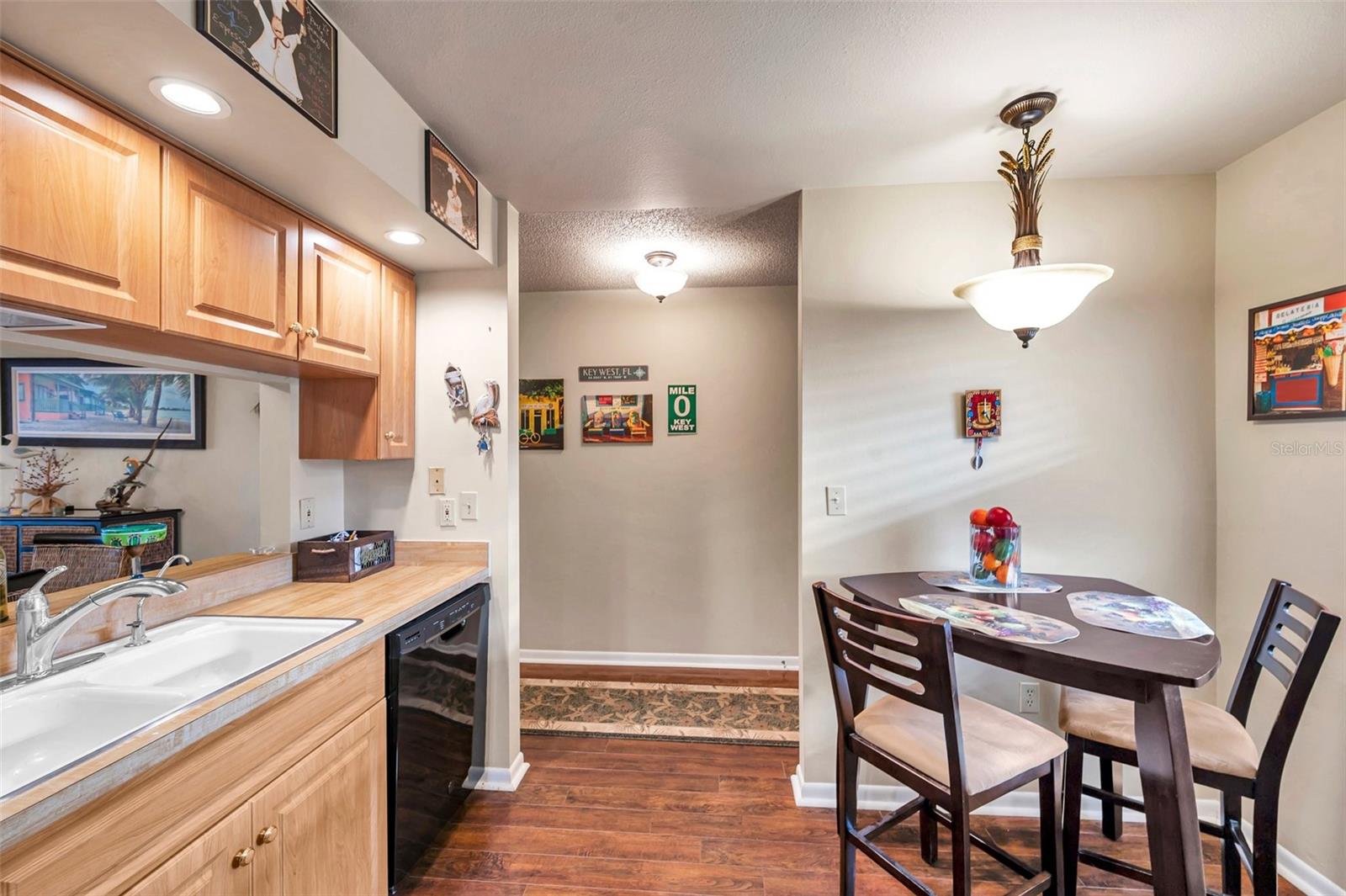 LANDINGS CONDO THE - Residential