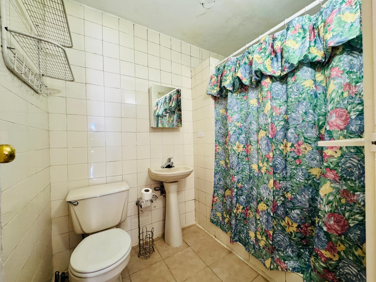 URB. VILLA LAS MERCEDES CALLE 2 #C-1