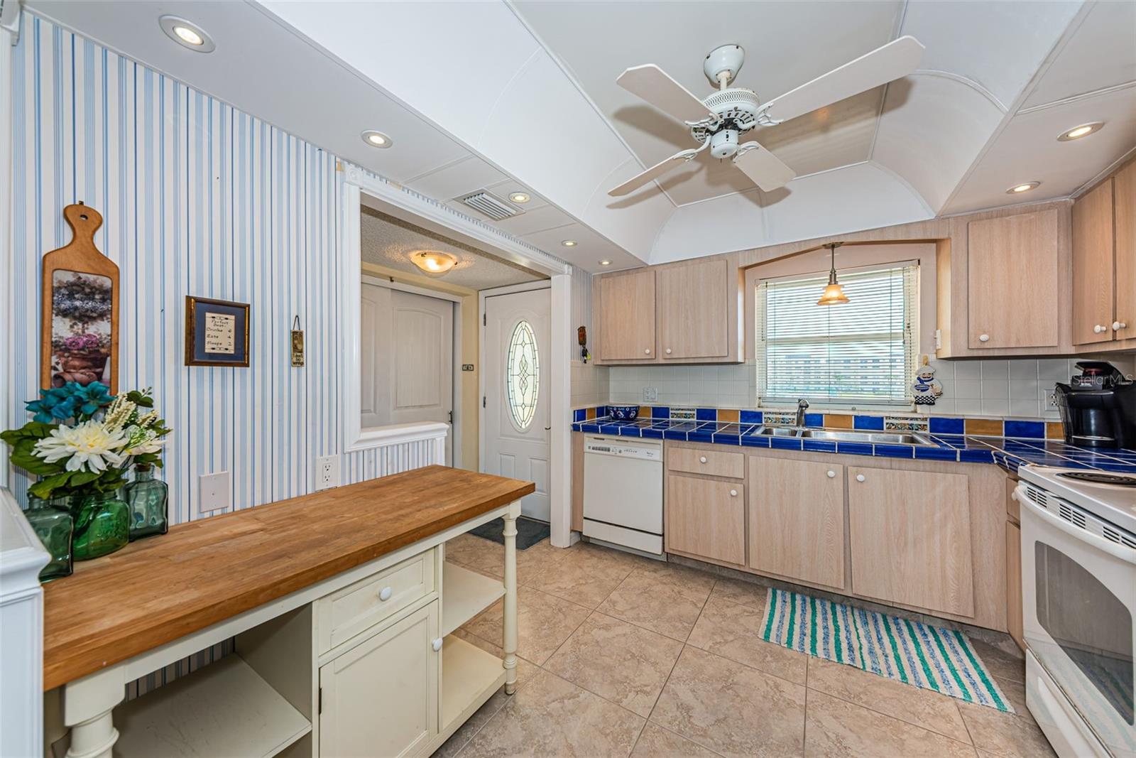 LEXINGTON TOWERS CONDO - Residential