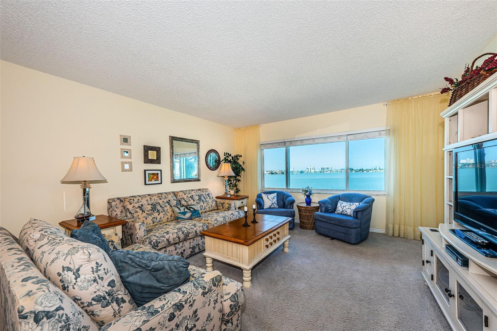 LEXINGTON TOWERS CONDO - Residential