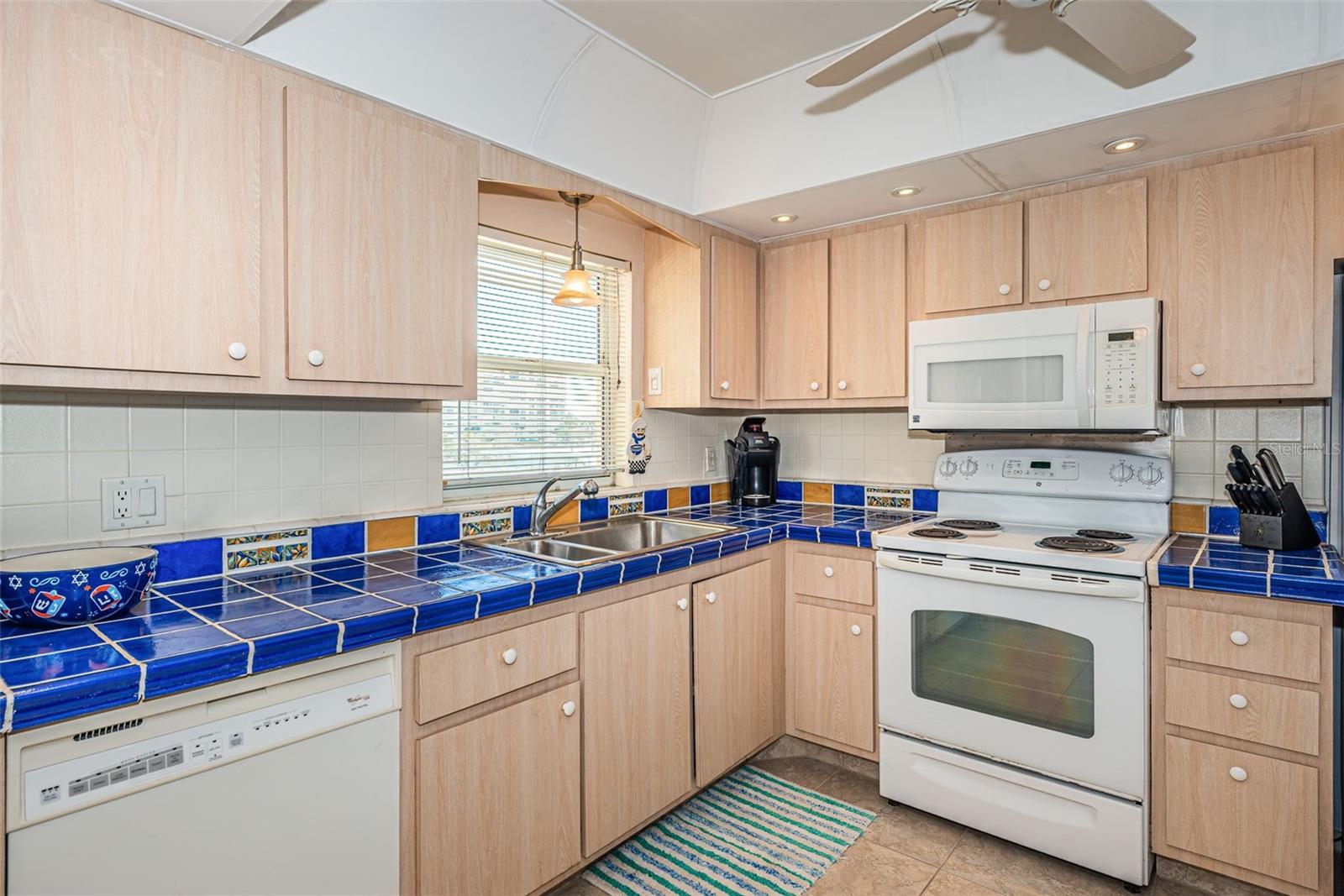 LEXINGTON TOWERS CONDO - Residential