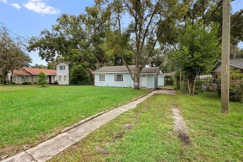 A home in DELAND