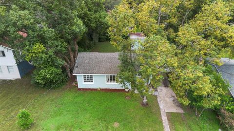 A home in DELAND