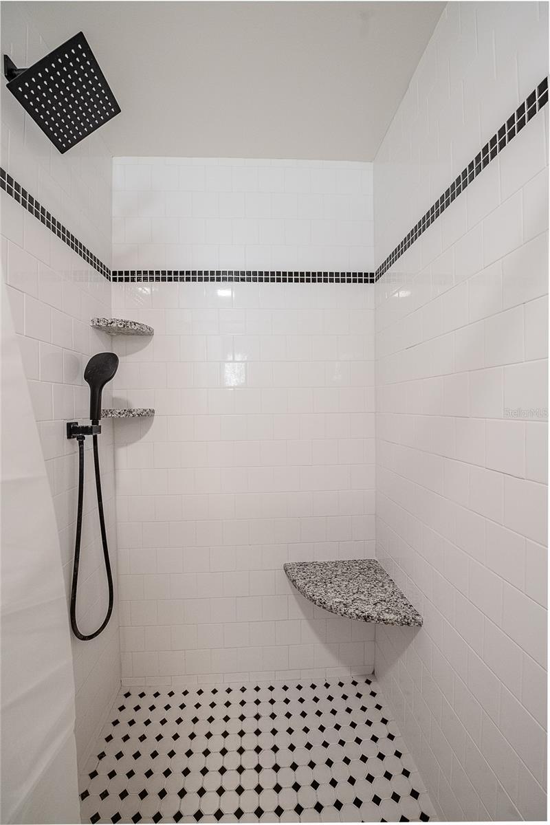 VILLAGE UNIT 03 LAKELAND - Residential