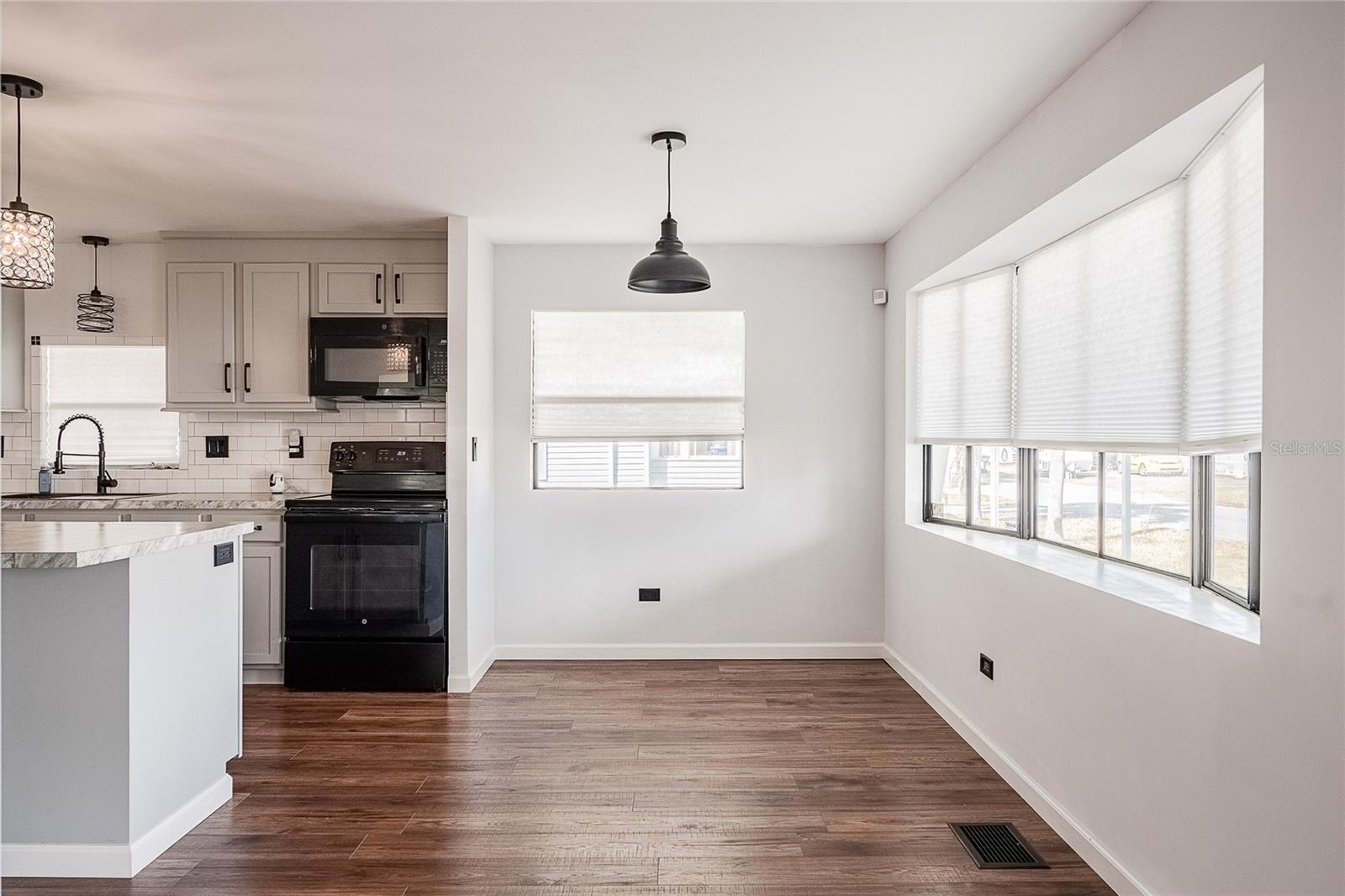 VILLAGE UNIT 03 LAKELAND - Residential