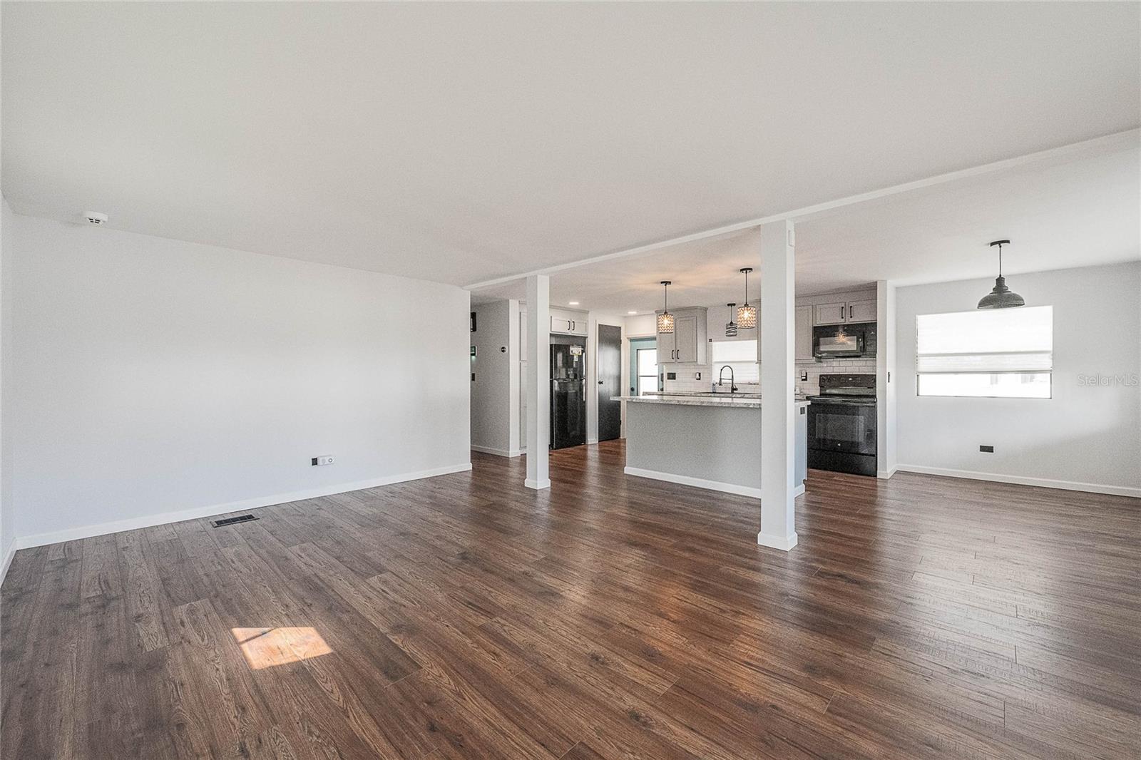 VILLAGE UNIT 03 LAKELAND - Residential