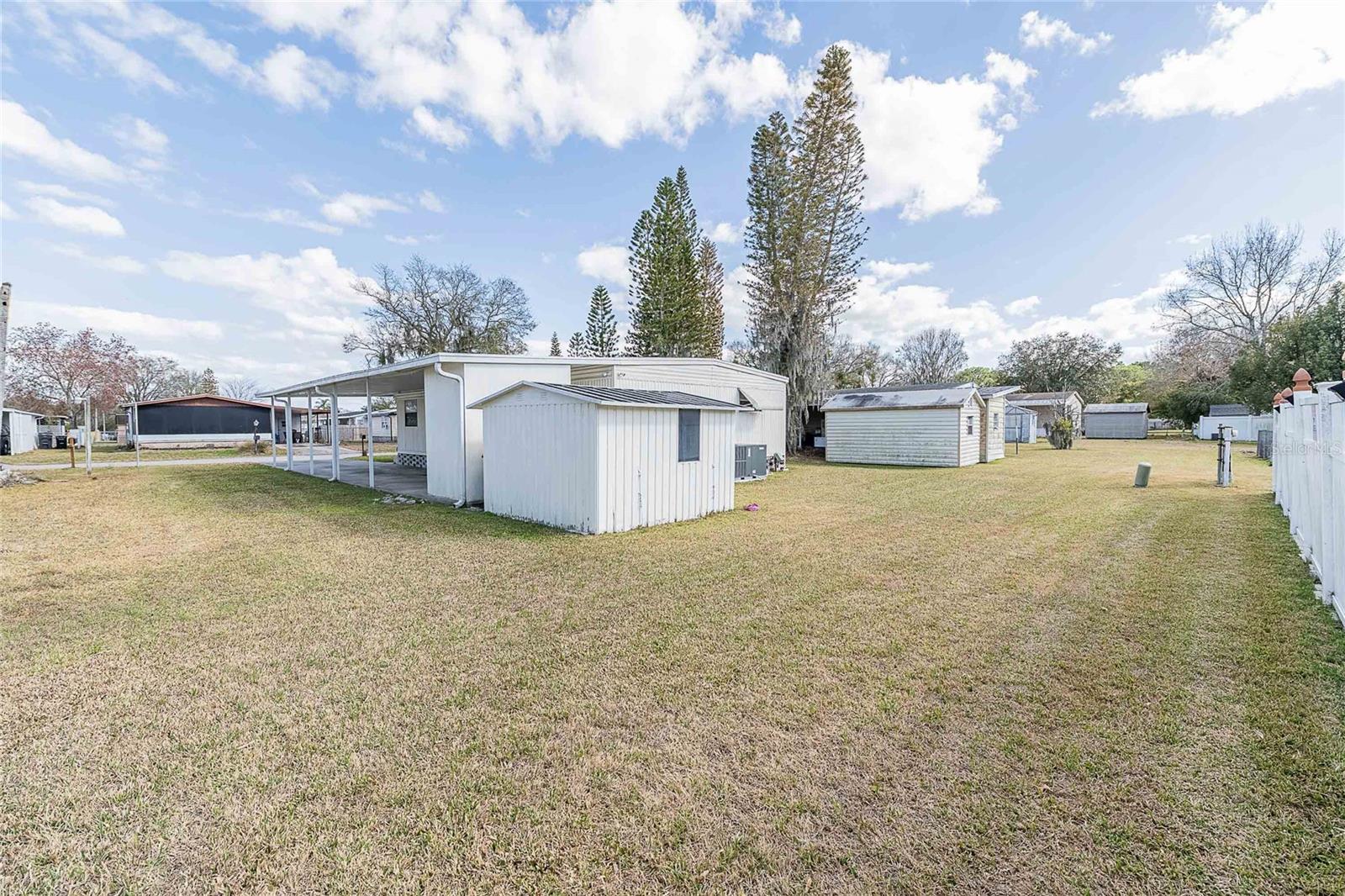 VILLAGE UNIT 03 LAKELAND - Residential