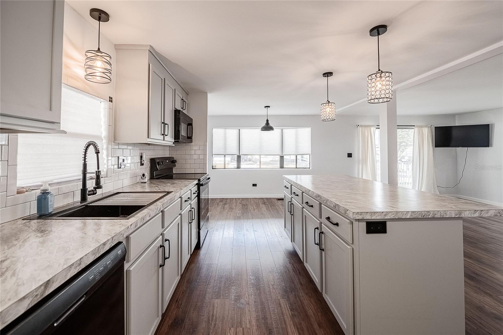 VILLAGE UNIT 03 LAKELAND - Residential