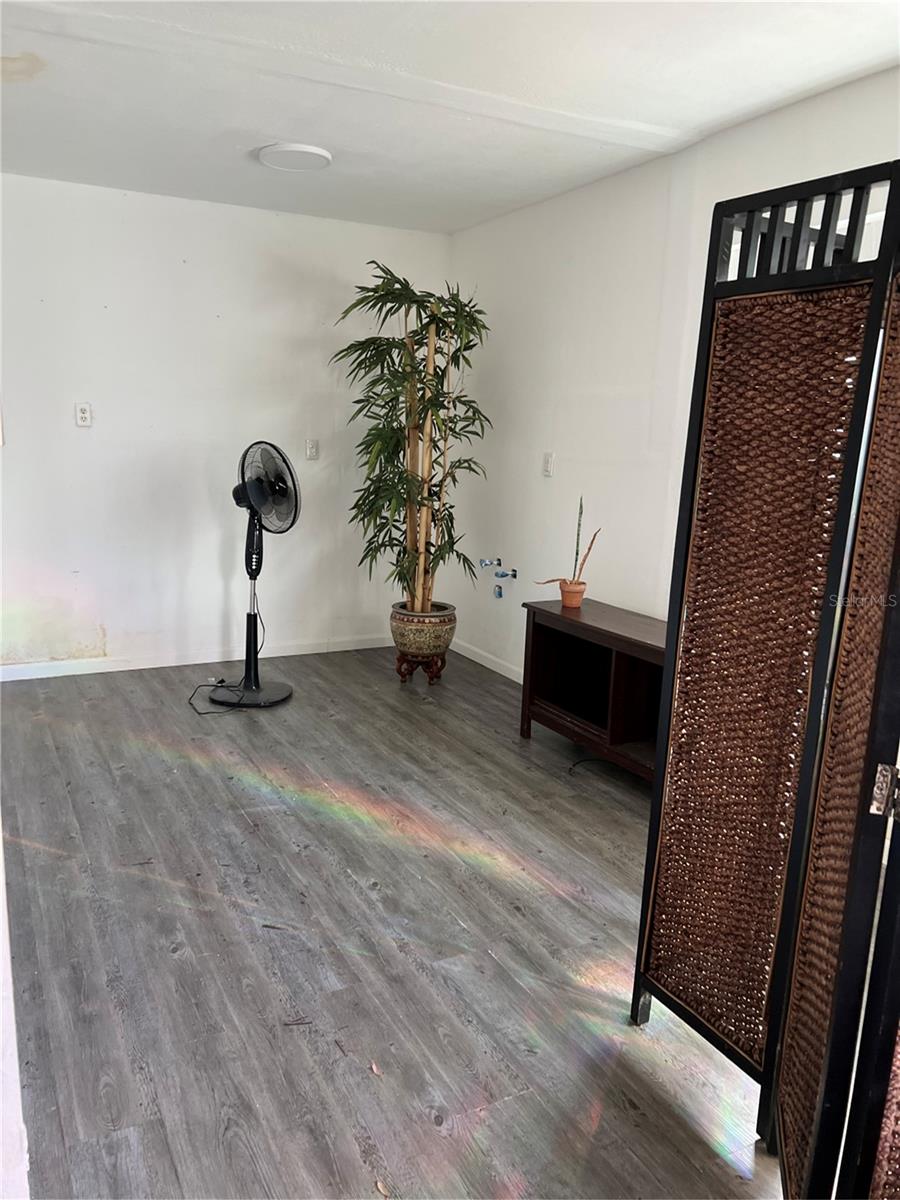 EAST TAMPA - Commercial Sale
