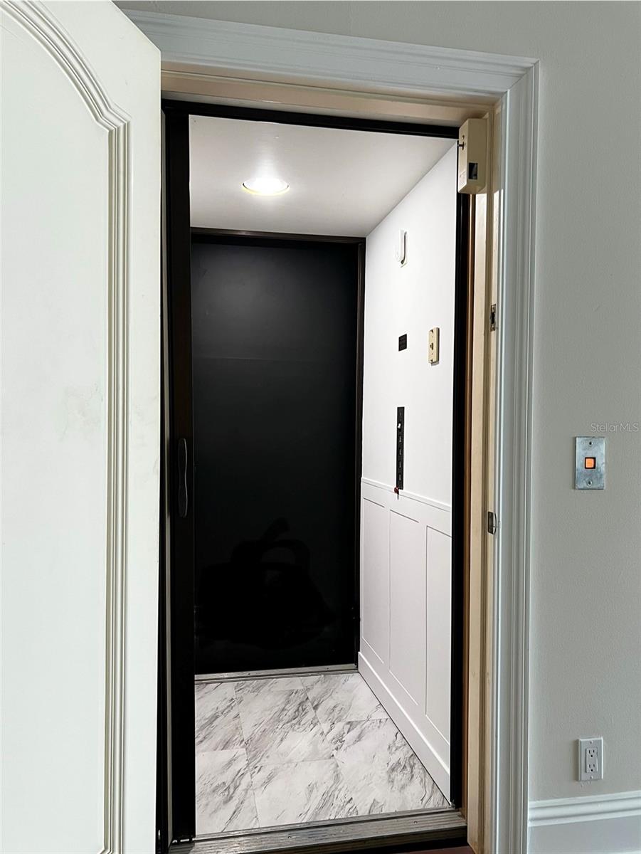 PARADISE POINTE - Residential