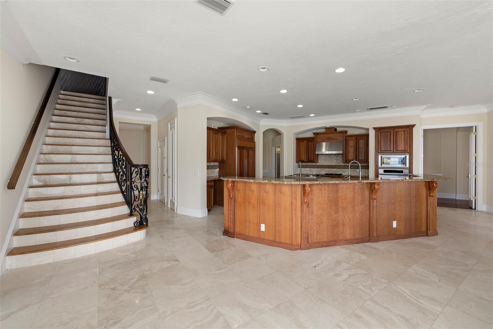 PARADISE POINTE - Residential