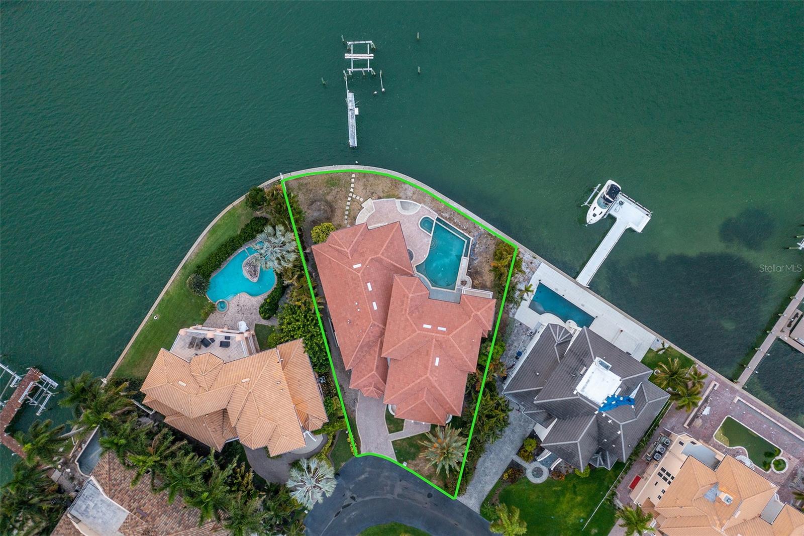 PARADISE POINTE - Residential