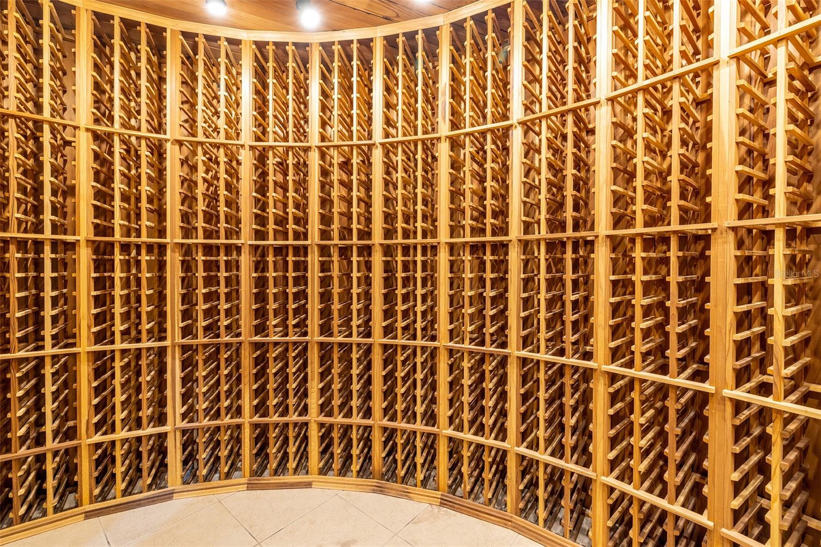 PARADISE POINTE - Residential