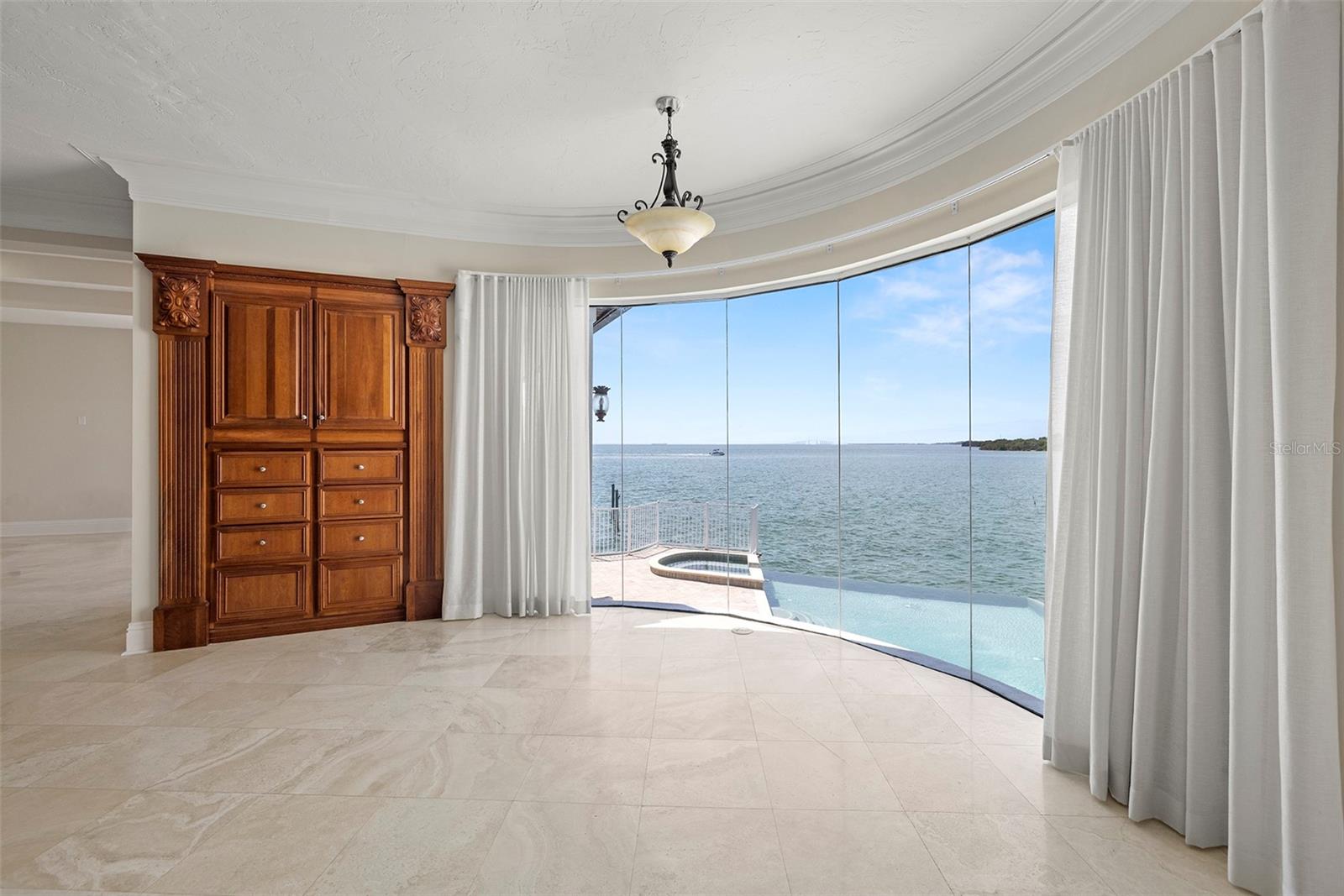 PARADISE POINTE - Residential