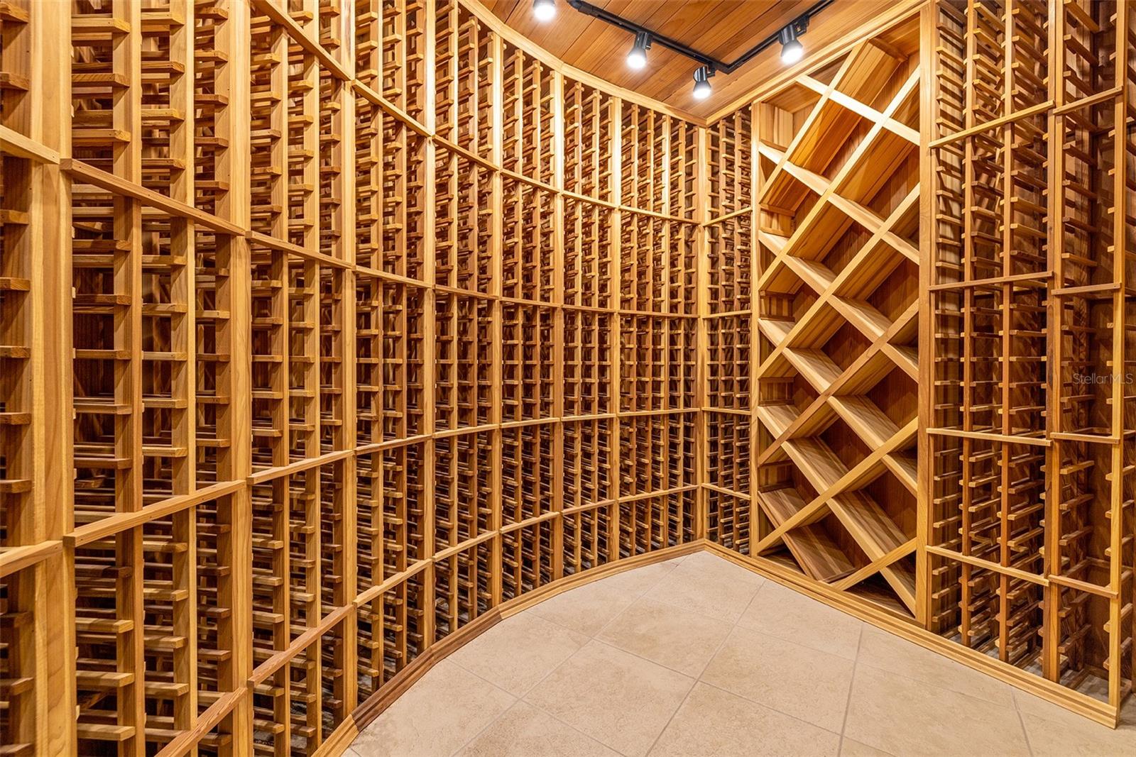 PARADISE POINTE - Residential