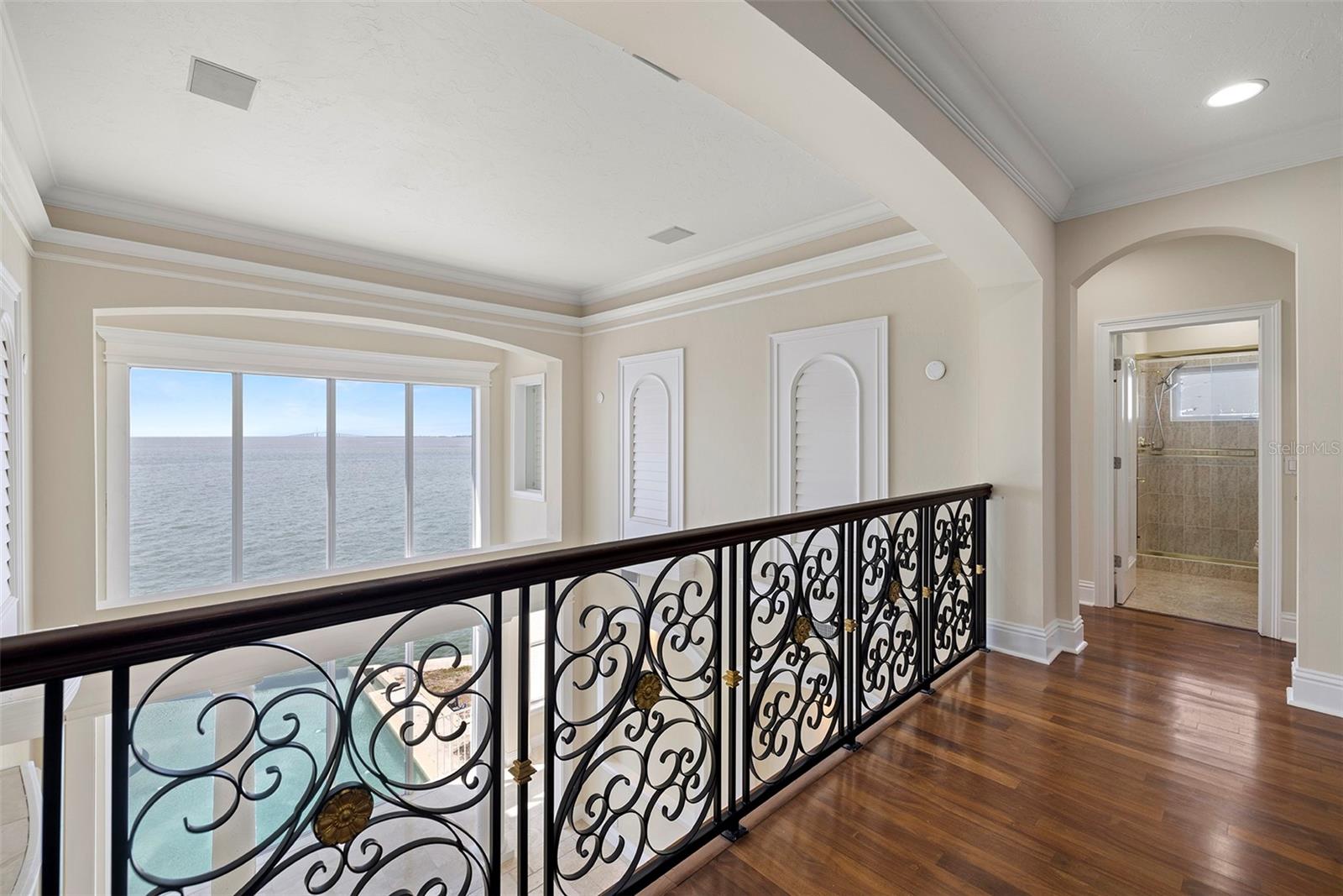 PARADISE POINTE - Residential