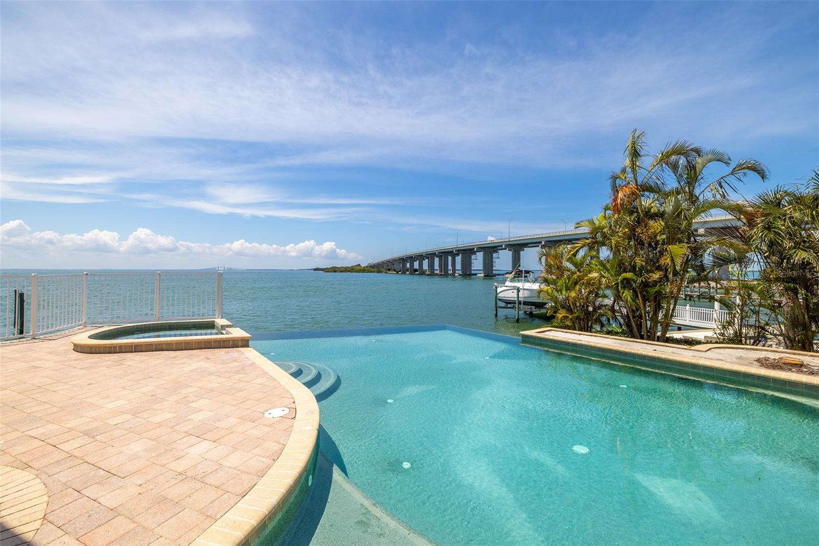 PARADISE POINTE - Residential