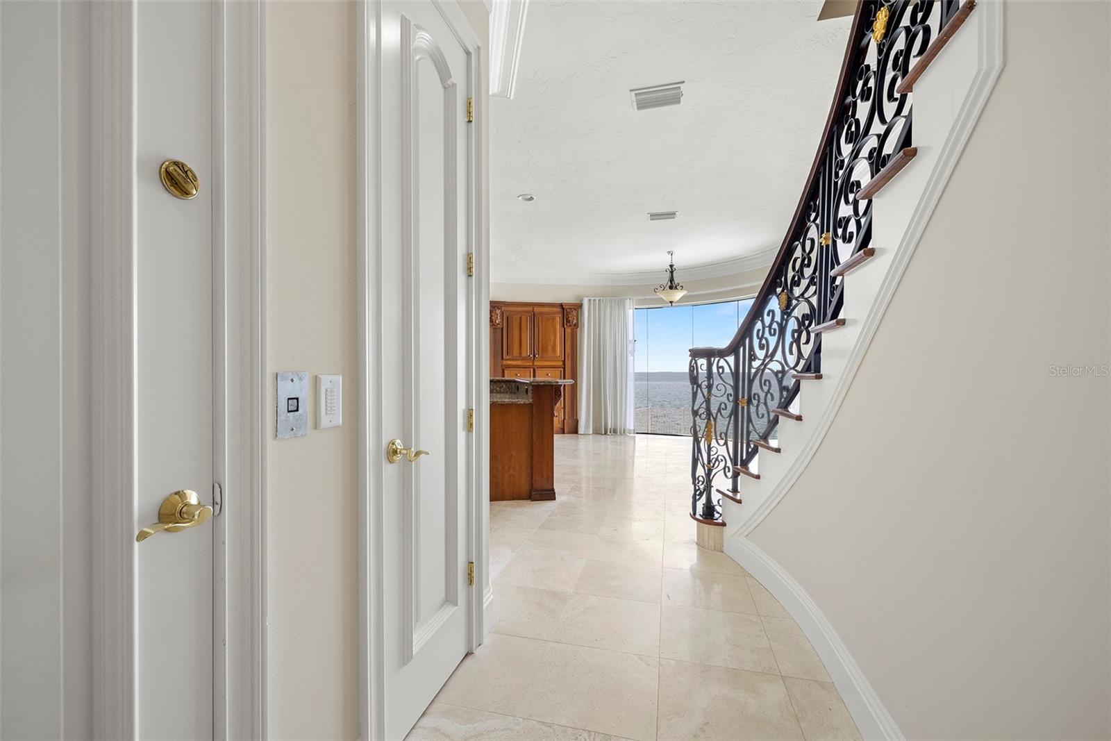 PARADISE POINTE - Residential