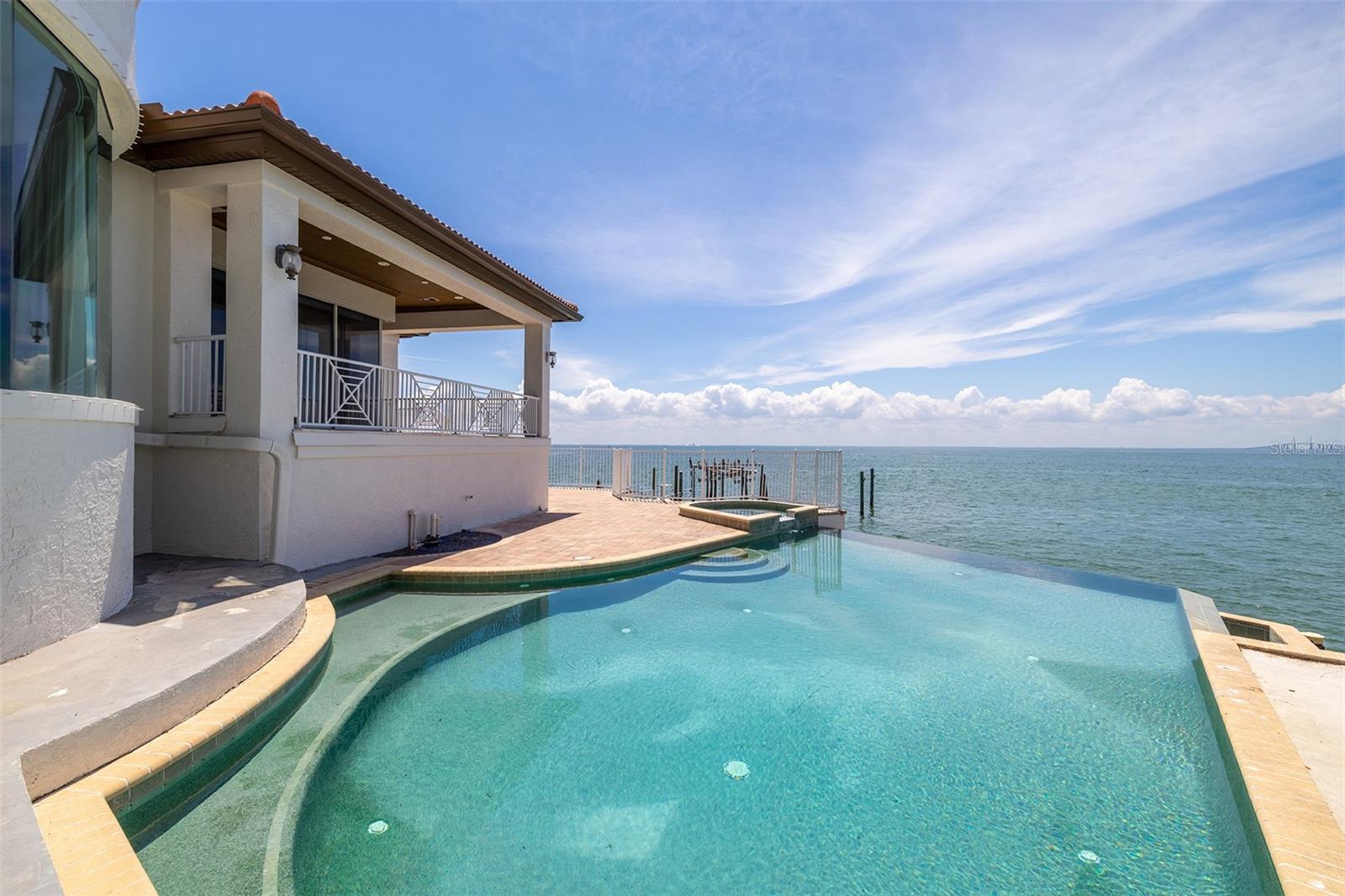 PARADISE POINTE - Residential