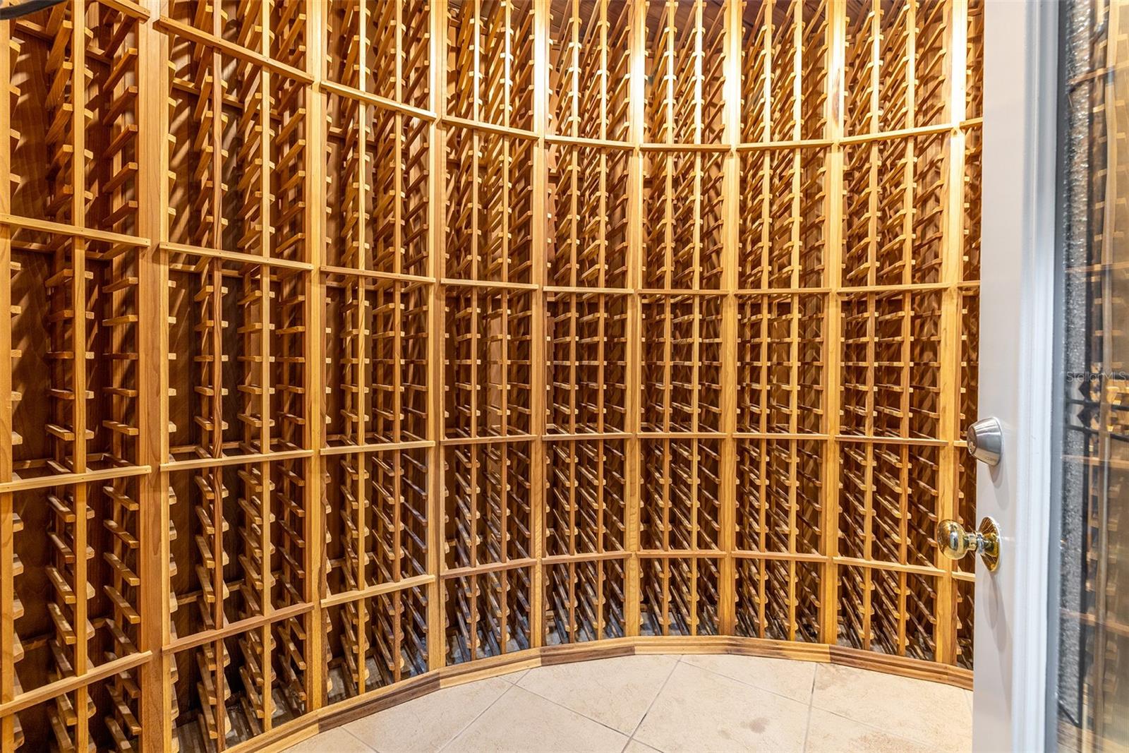 PARADISE POINTE - Residential