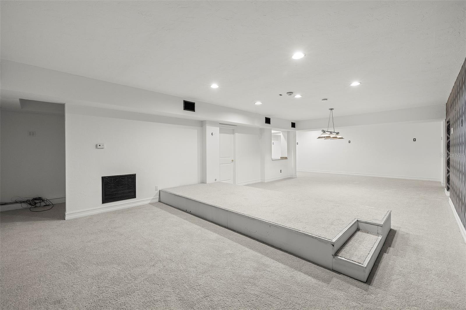 PARADISE POINTE - Residential