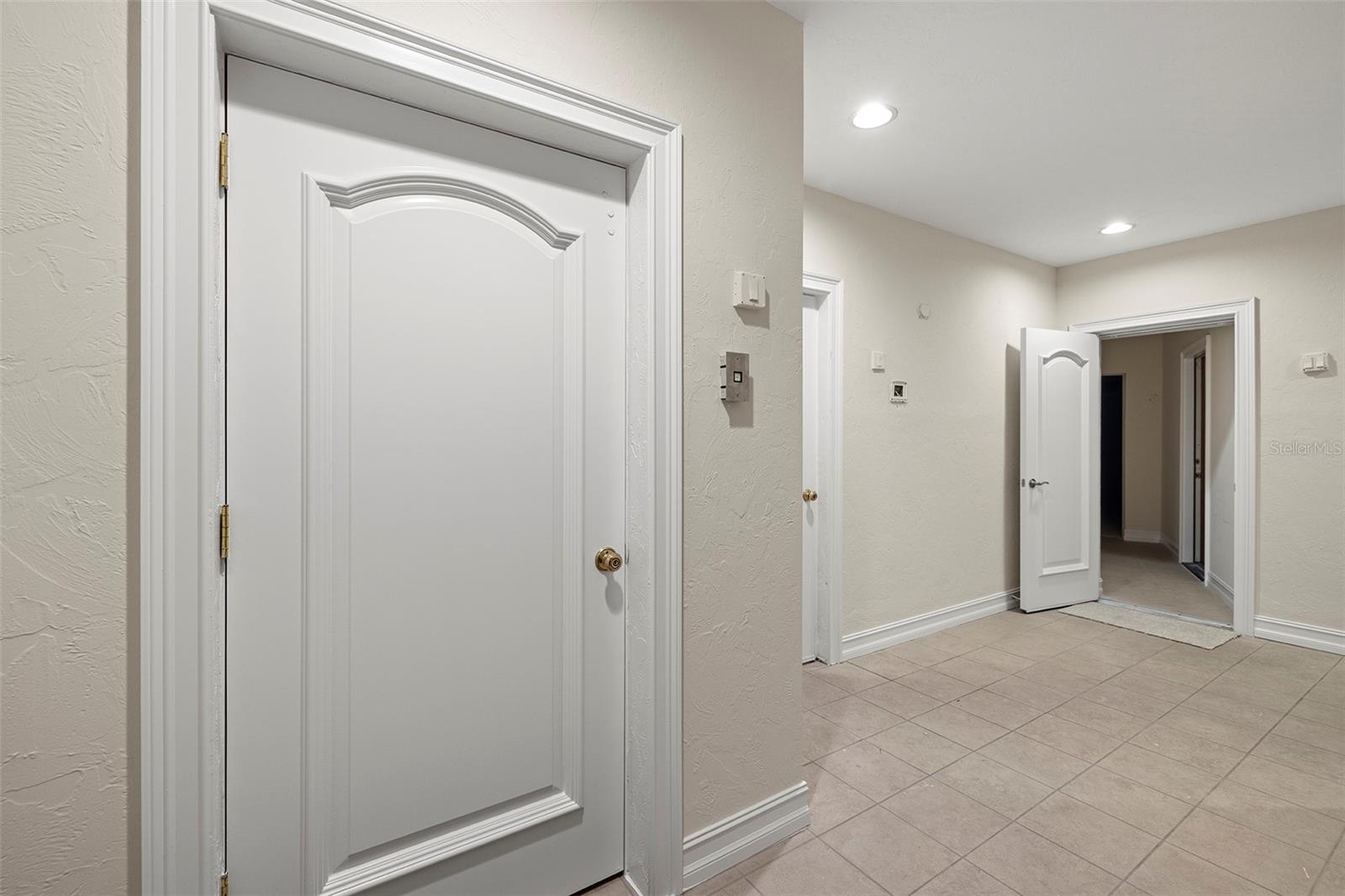 PARADISE POINTE - Residential