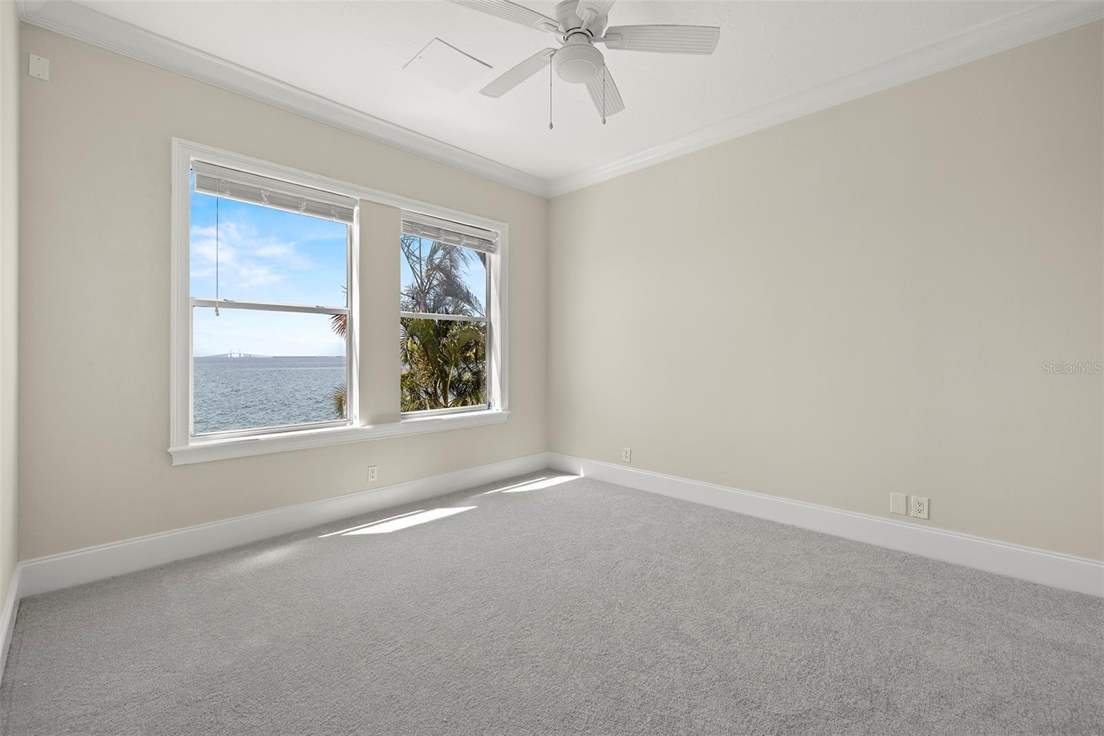 PARADISE POINTE - Residential