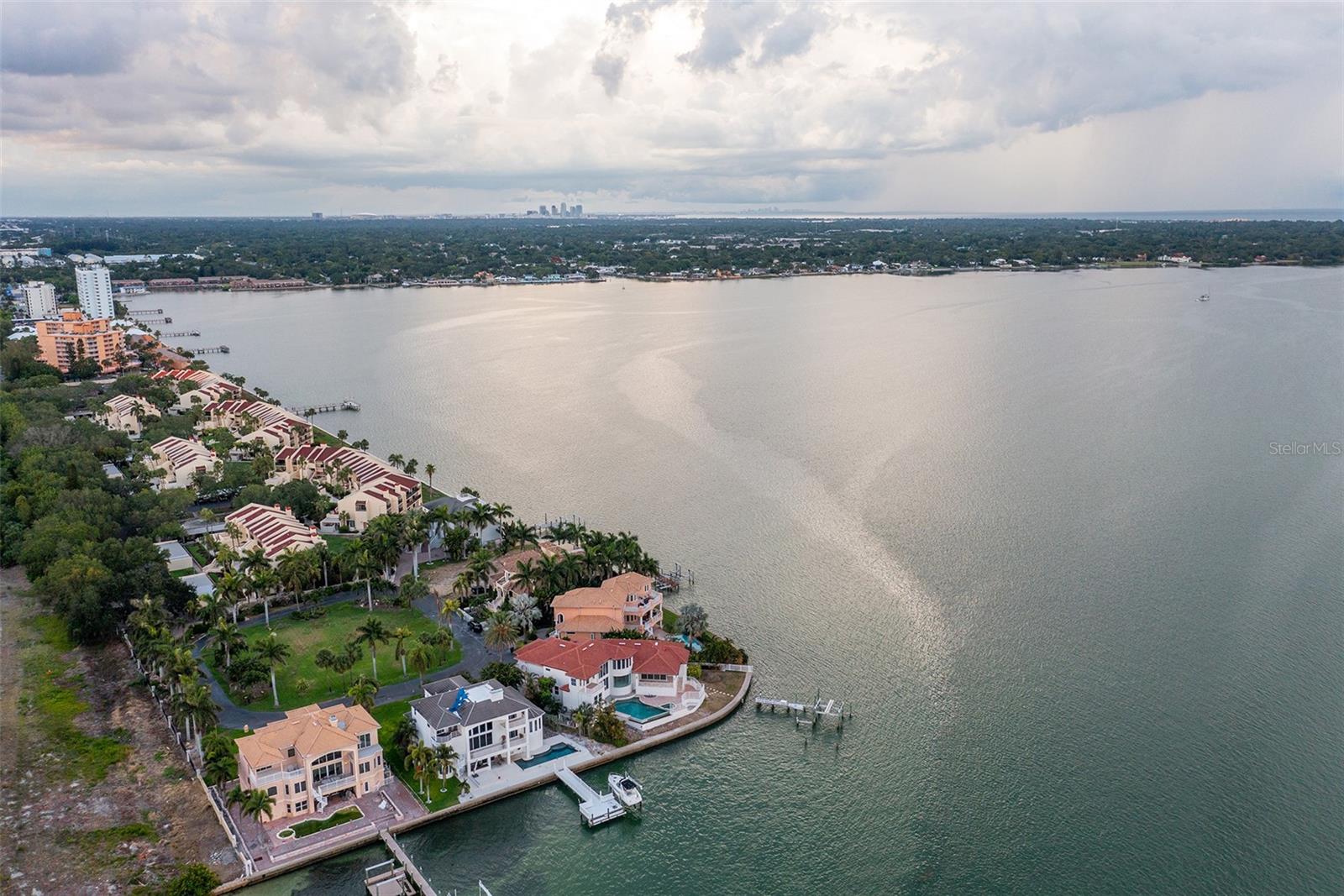 PARADISE POINTE - Residential