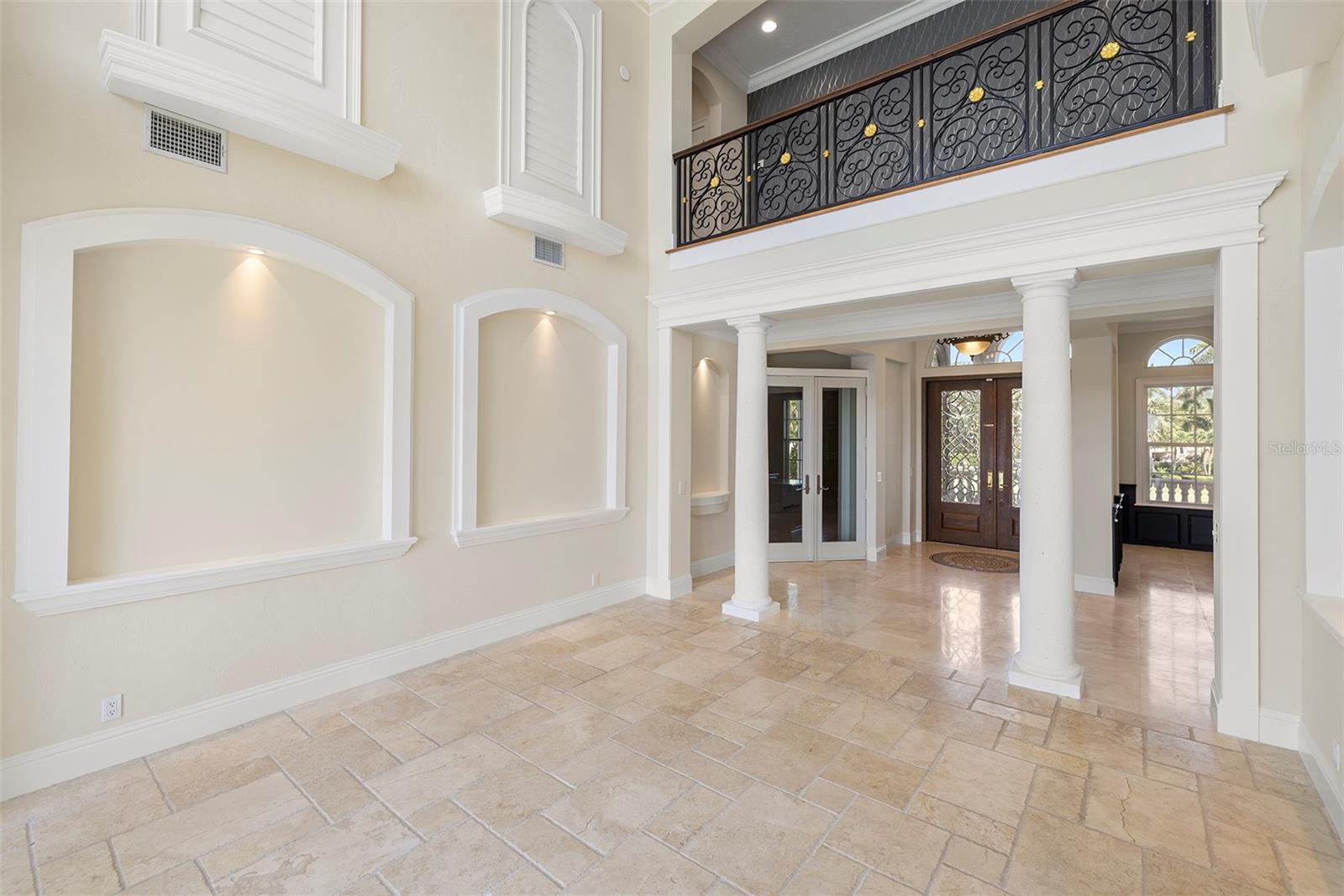 PARADISE POINTE - Residential