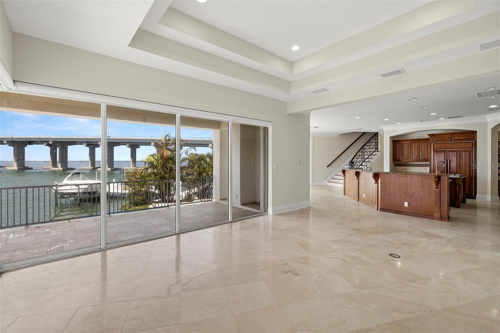 PARADISE POINTE - Residential