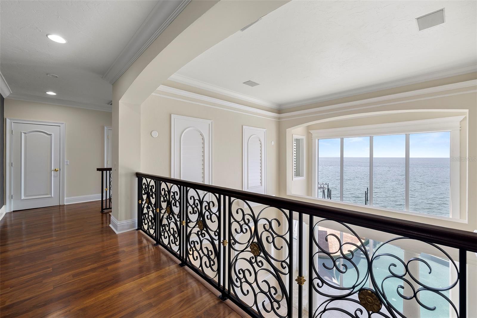 PARADISE POINTE - Residential