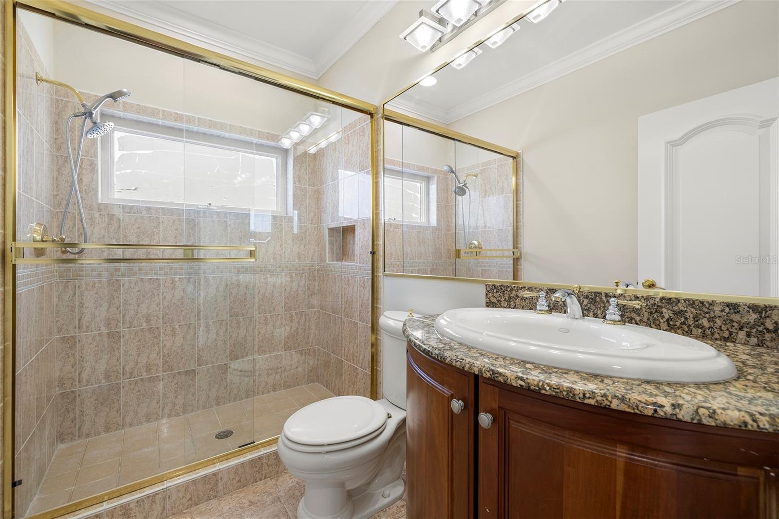 PARADISE POINTE - Residential