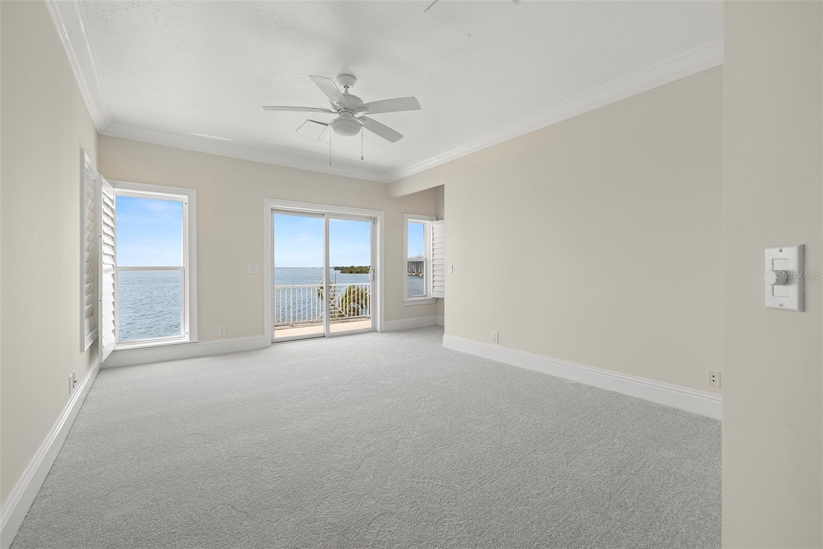 PARADISE POINTE - Residential