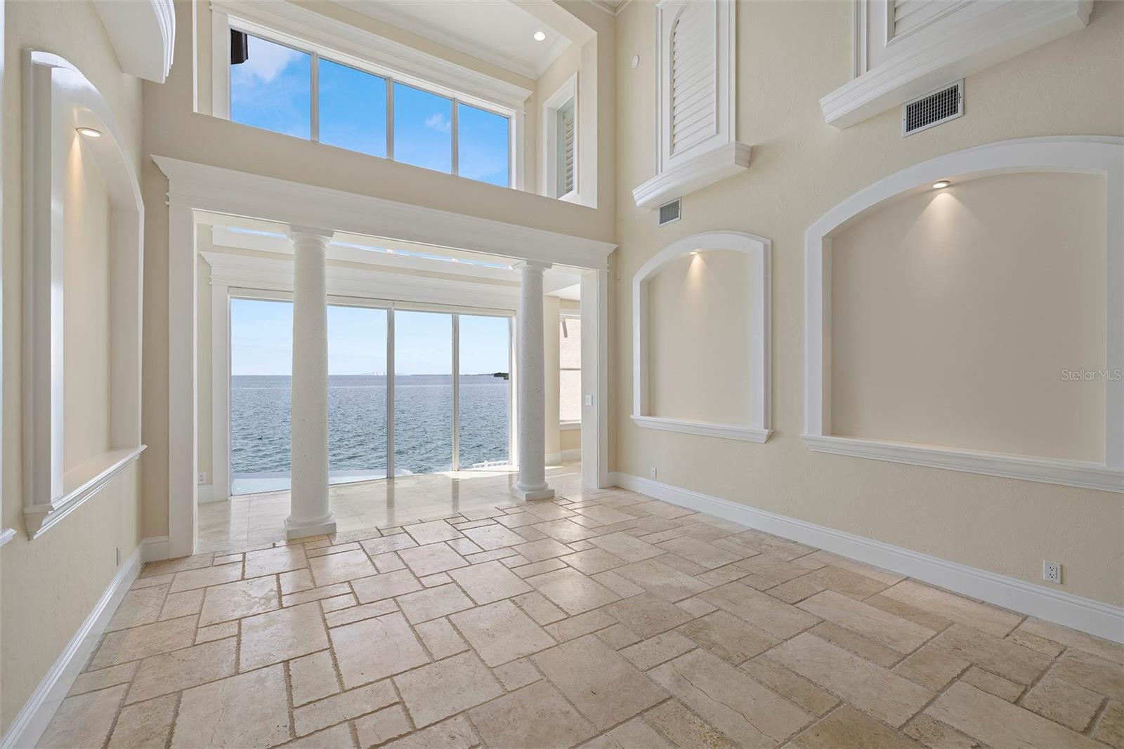 PARADISE POINTE - Residential