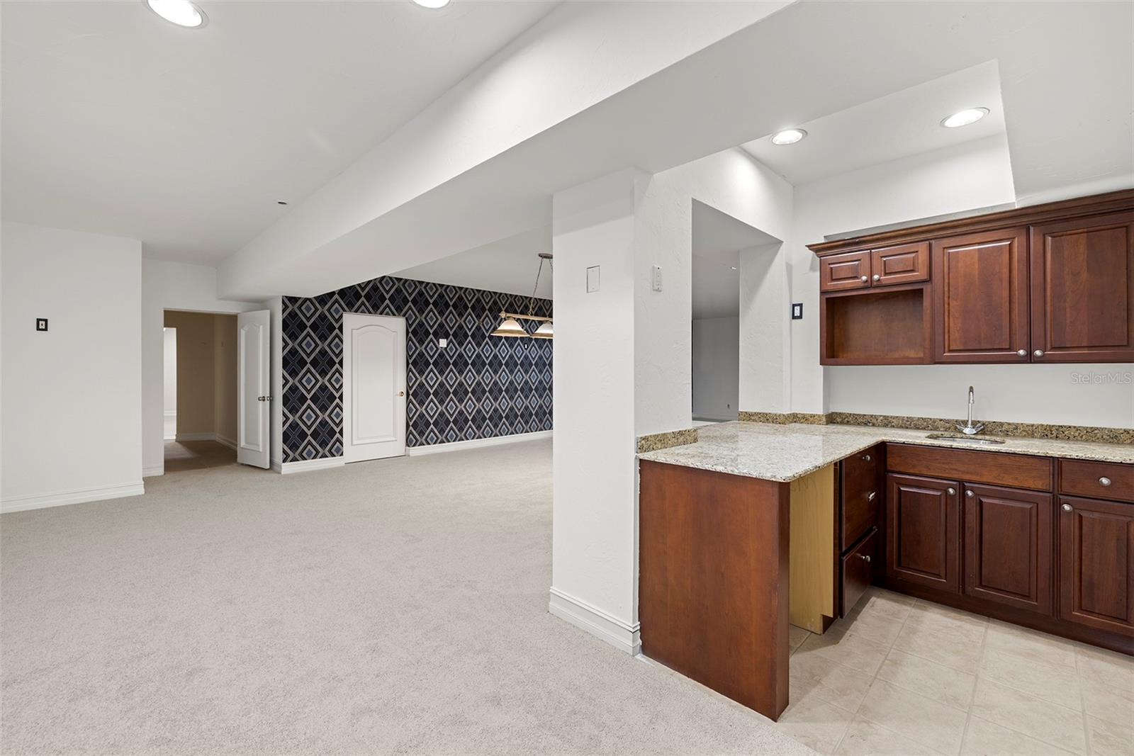 PARADISE POINTE - Residential