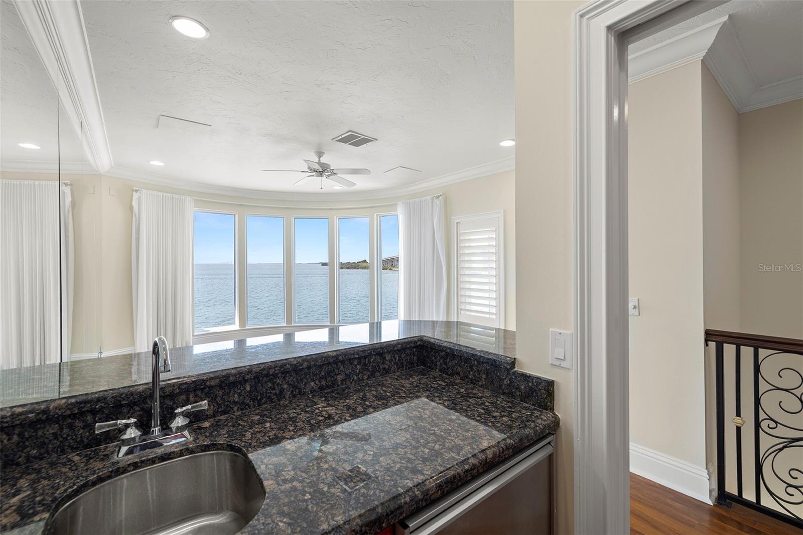 PARADISE POINTE - Residential