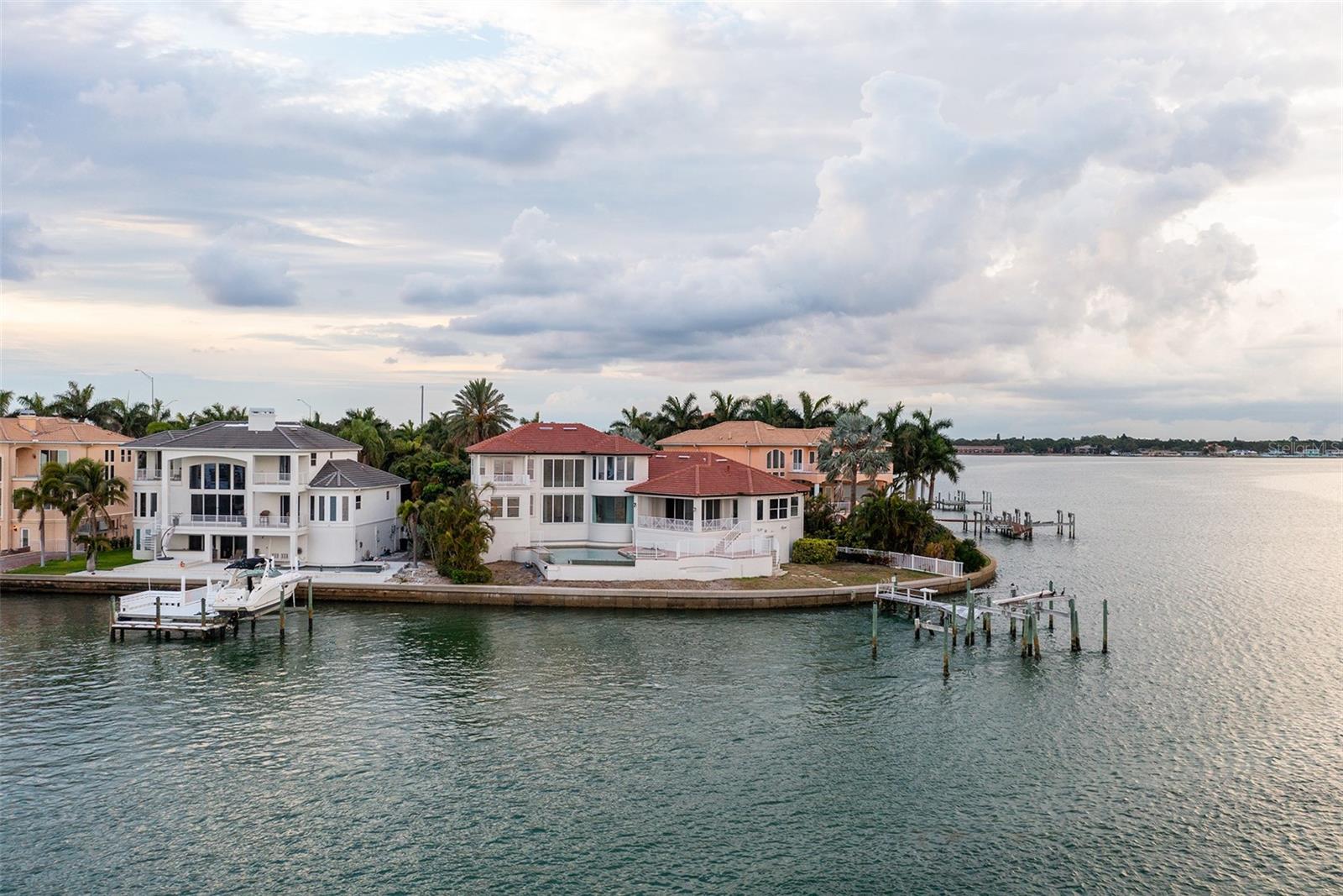 PARADISE POINTE - Residential