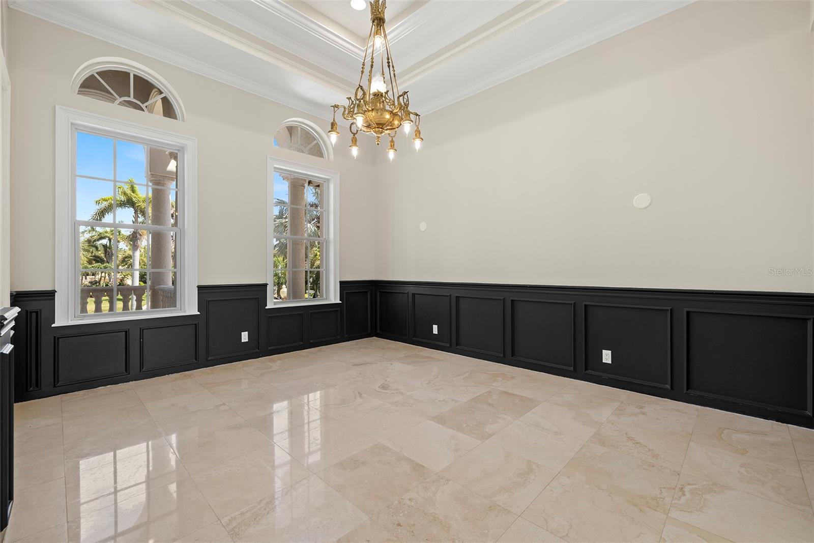 PARADISE POINTE - Residential