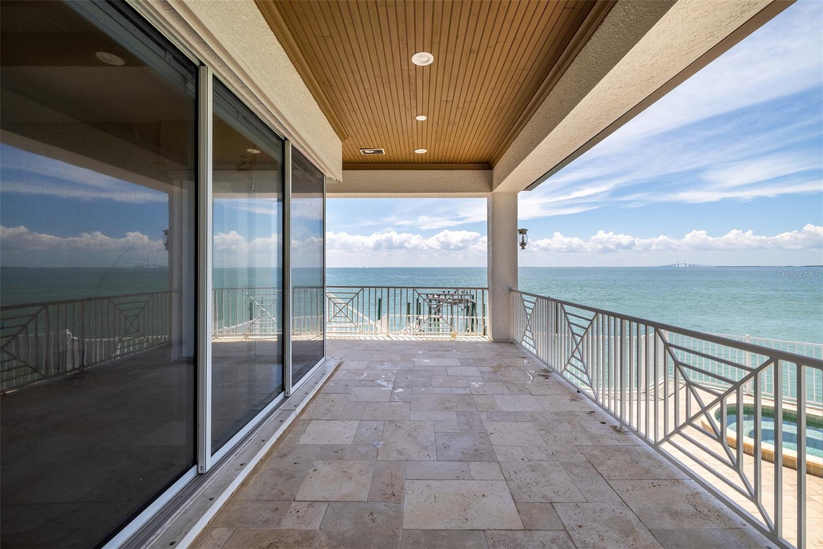 PARADISE POINTE - Residential