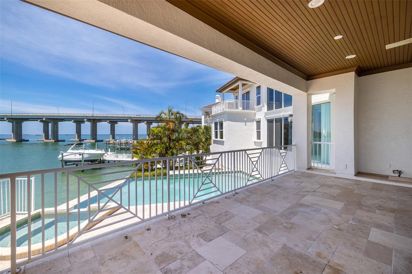 PARADISE POINTE - Residential