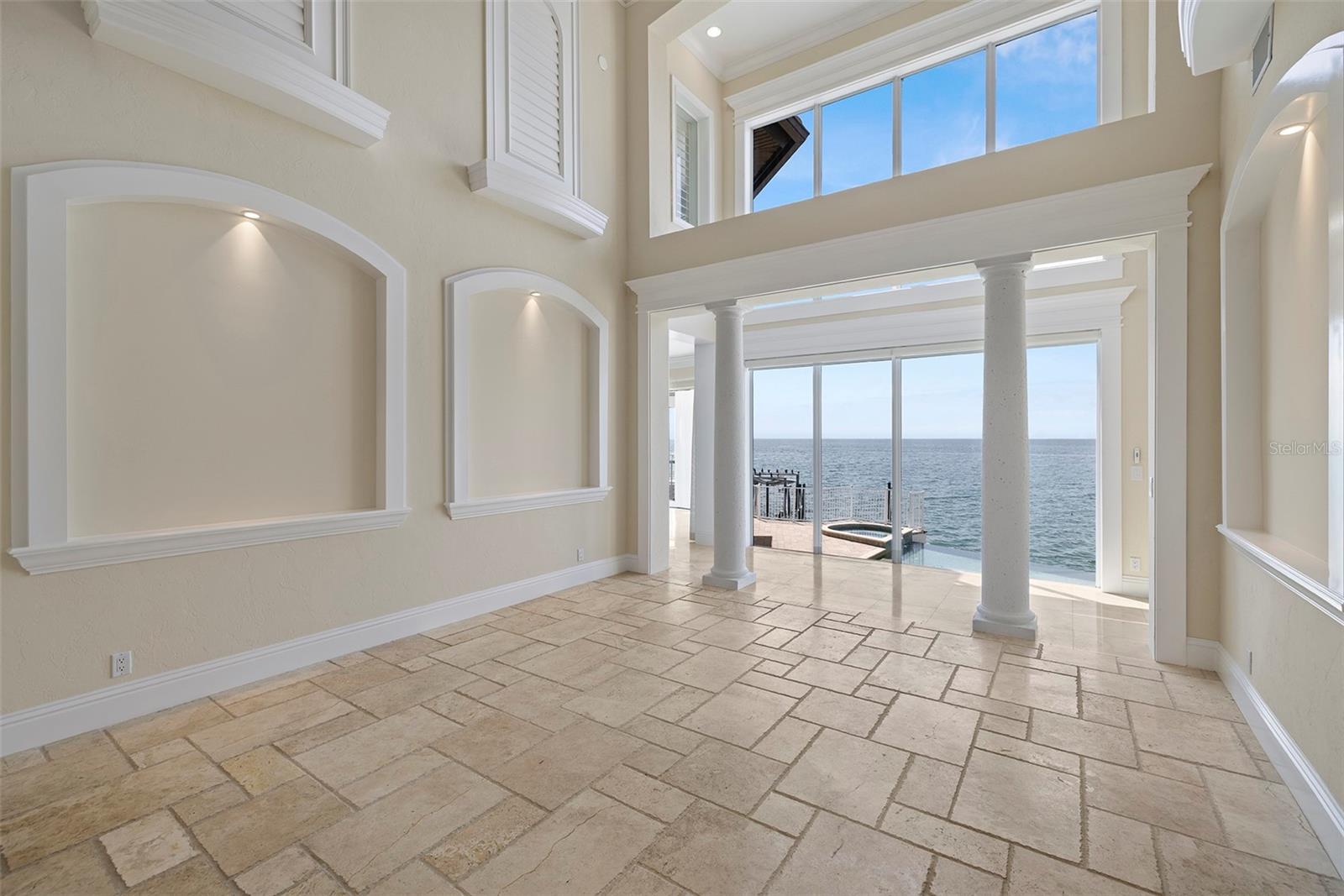 PARADISE POINTE - Residential