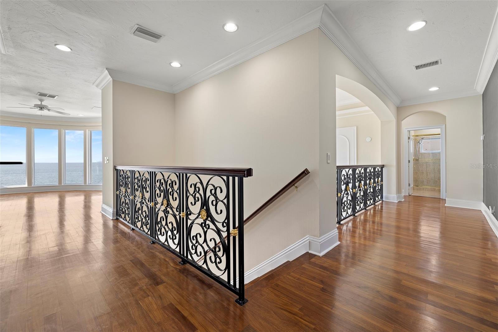 PARADISE POINTE - Residential