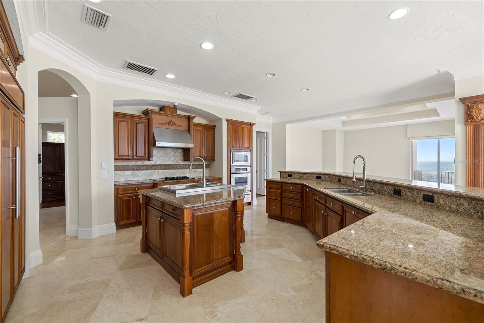 PARADISE POINTE - Residential