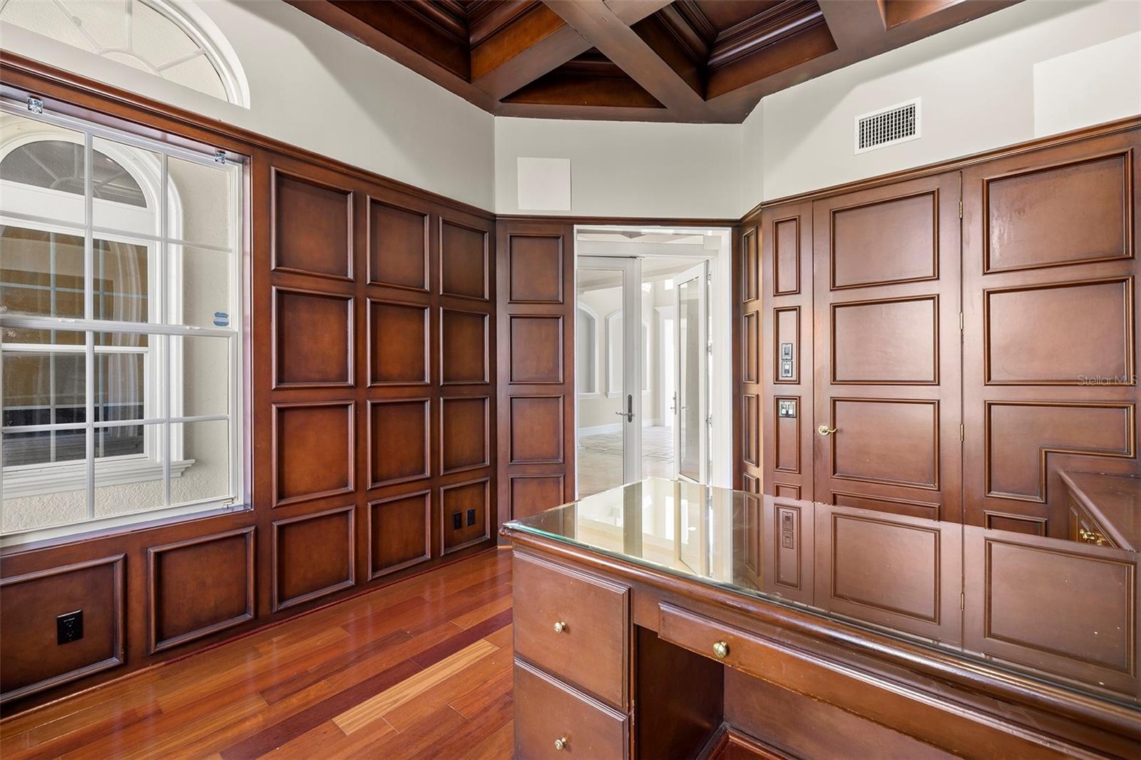 PARADISE POINTE - Residential