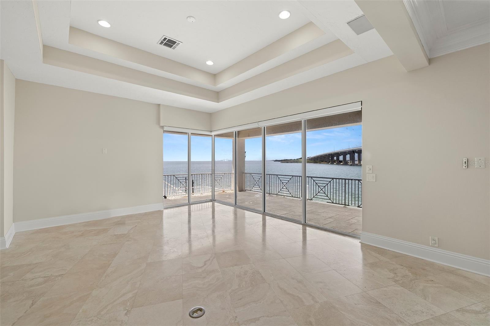 PARADISE POINTE - Residential