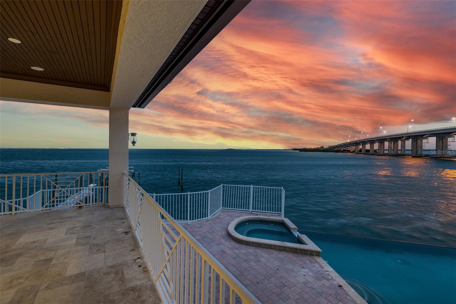 PARADISE POINTE - Residential