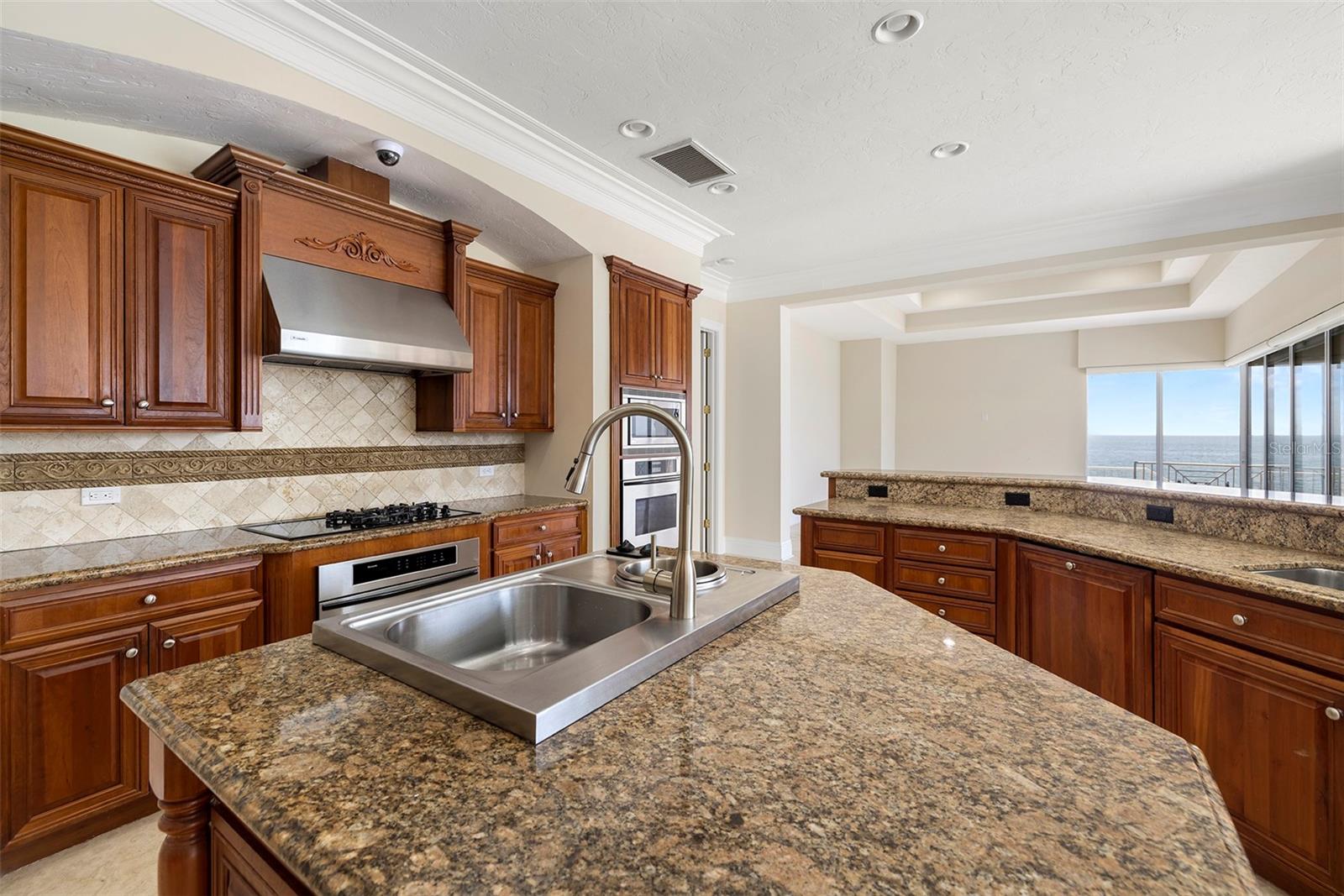 PARADISE POINTE - Residential