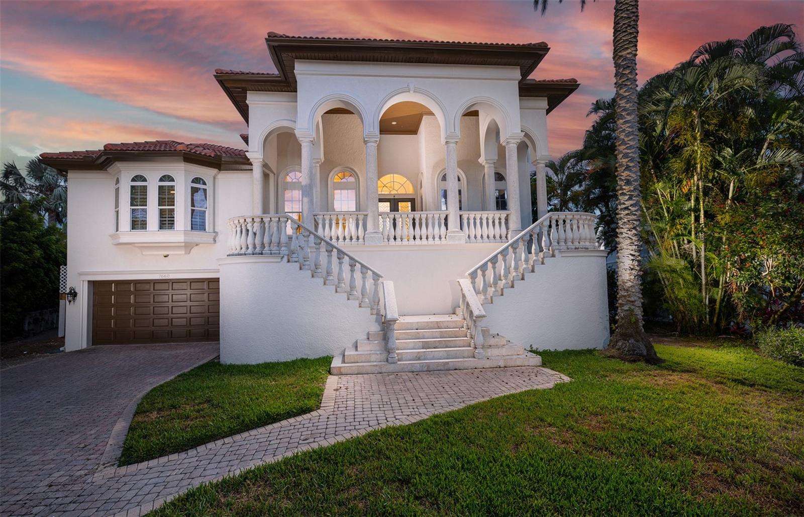 PARADISE POINTE - Residential